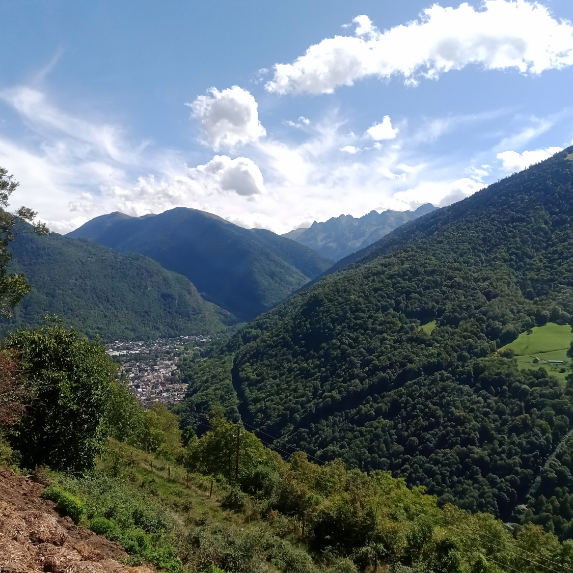 Luchon_au_fond_de_sa_vallée